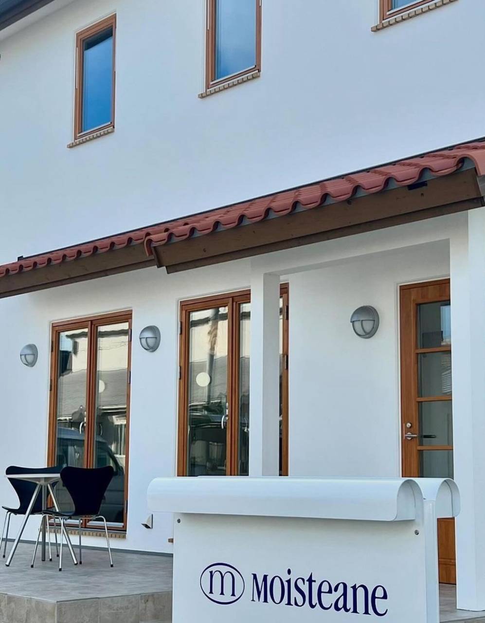 美肌のスペシャリスト!モイスティーヌ・ノートルプレジールさんへ足踏みミシンとガラスショーケース納品|木工屋@今治市